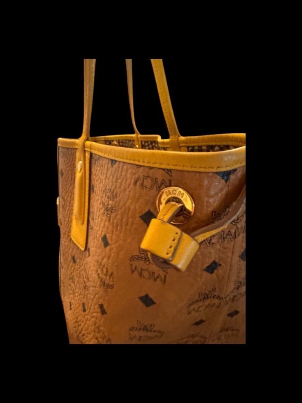 MCM Medium Liz Reversible Shopper | Cognac + Yellow - Picture 5 of 15